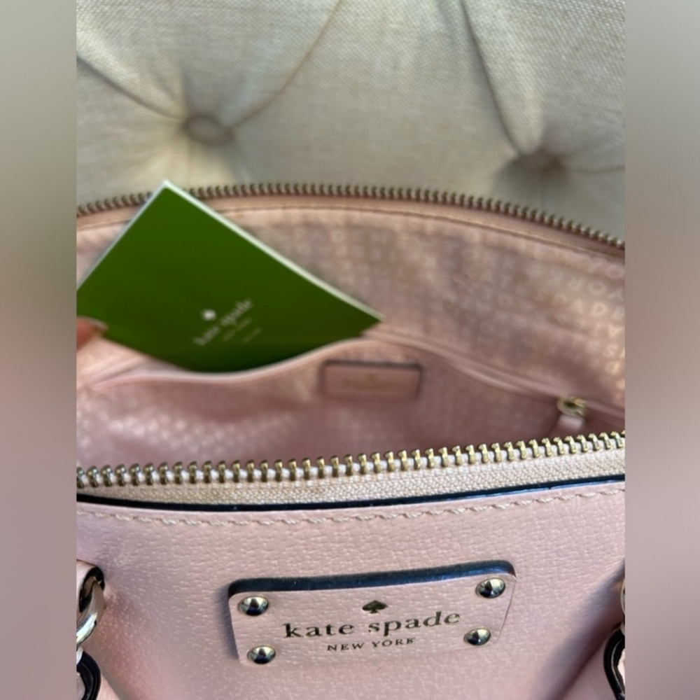 BNUC AUTHENTIC KATE SPADE BAG.